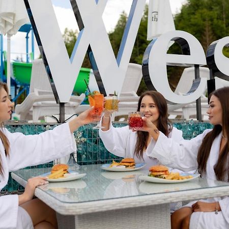 Westhills Cottage Town & Spa Bukovel Esterno foto
