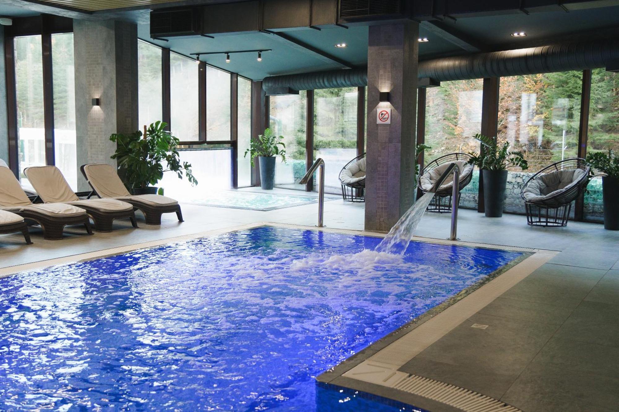 Westhills Cottage Town & Spa Bukovel Esterno foto
