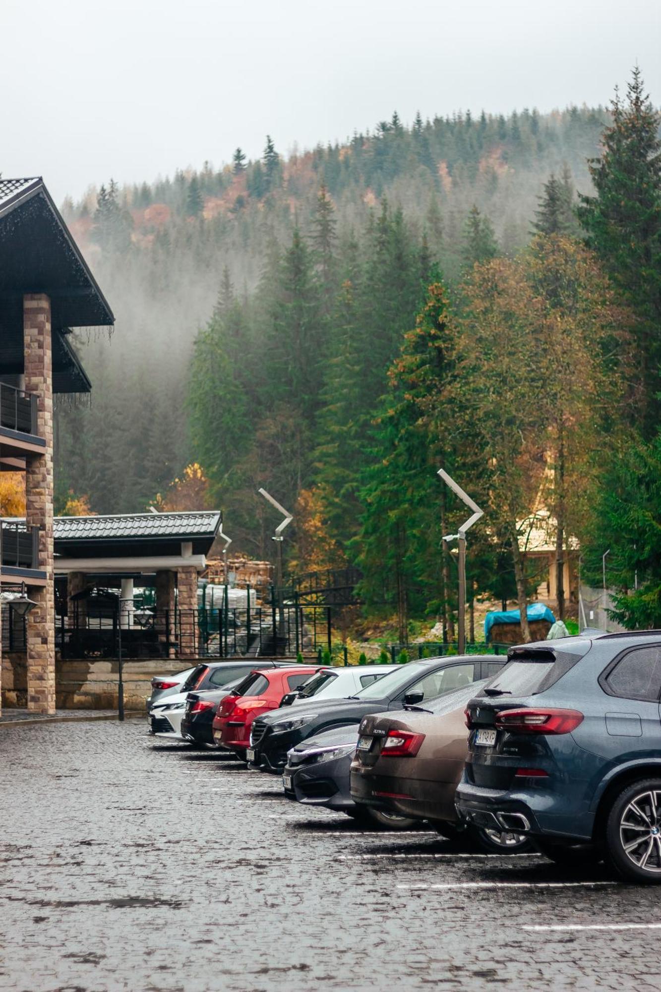 Westhills Cottage Town & Spa Bukovel Esterno foto