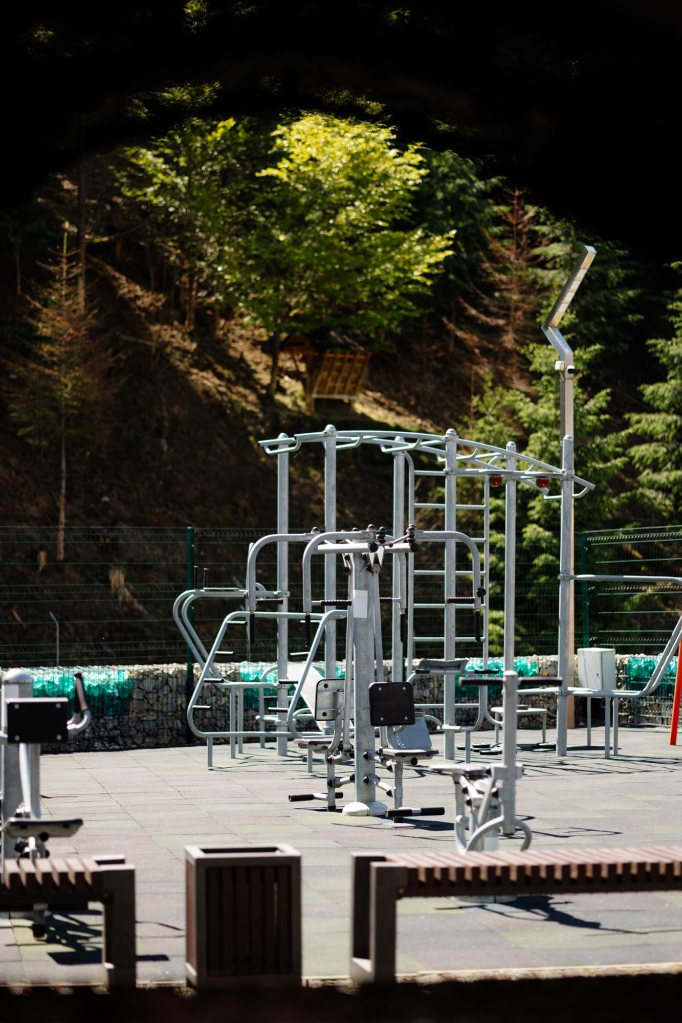 Westhills Cottage Town & Spa Bukovel Esterno foto