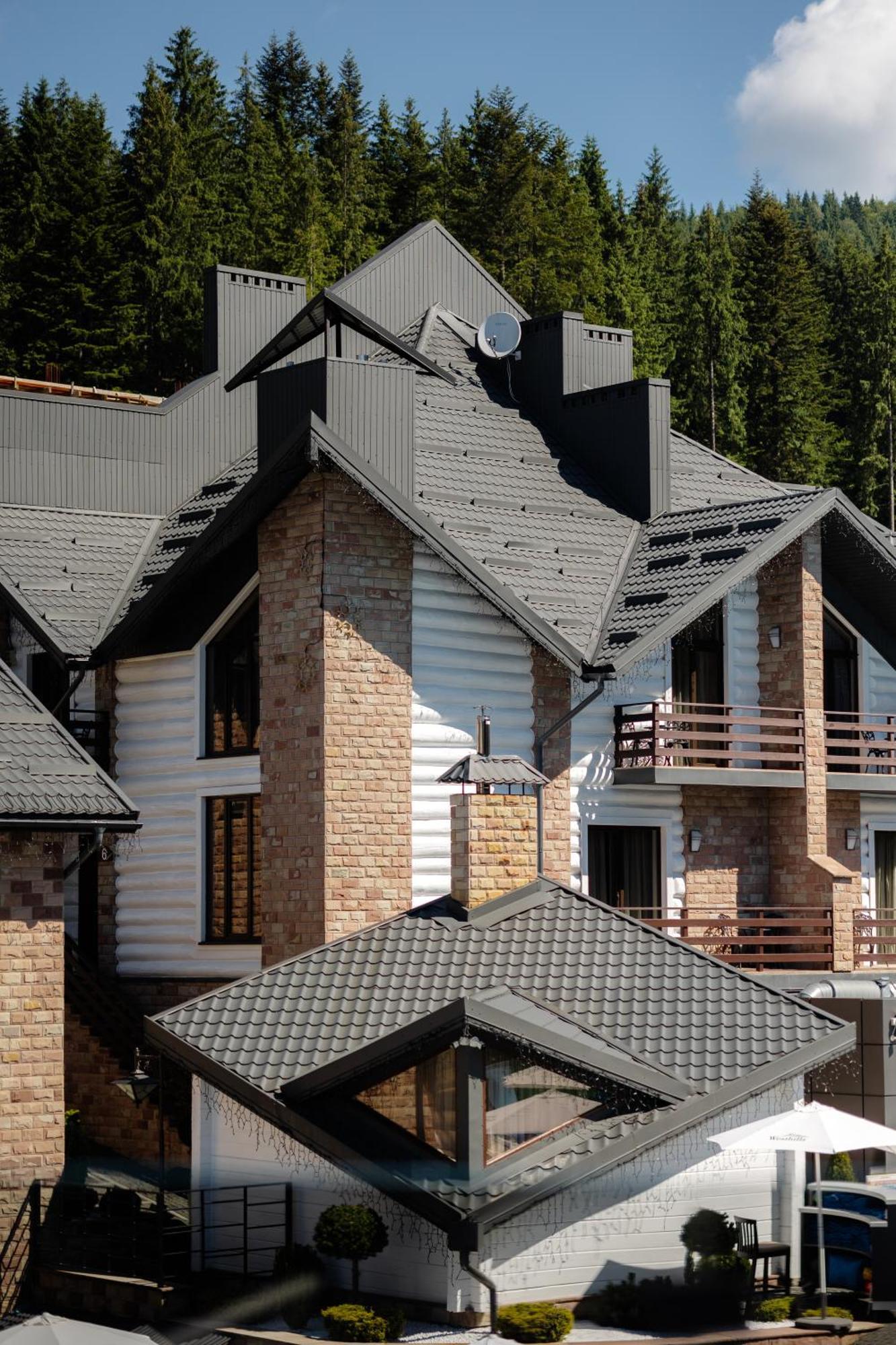 Westhills Cottage Town & Spa Bukovel Esterno foto