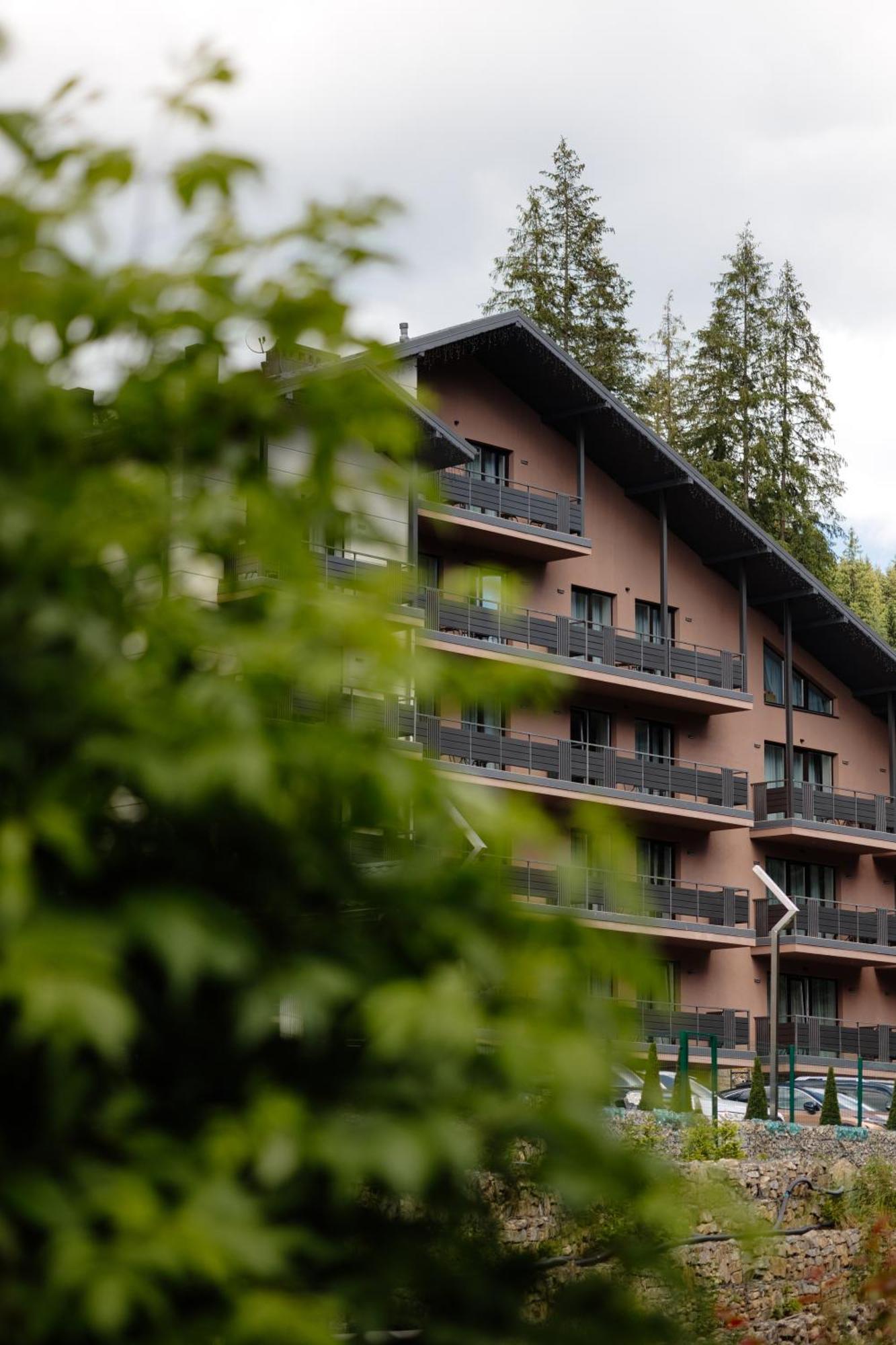 Westhills Cottage Town & Spa Bukovel Esterno foto