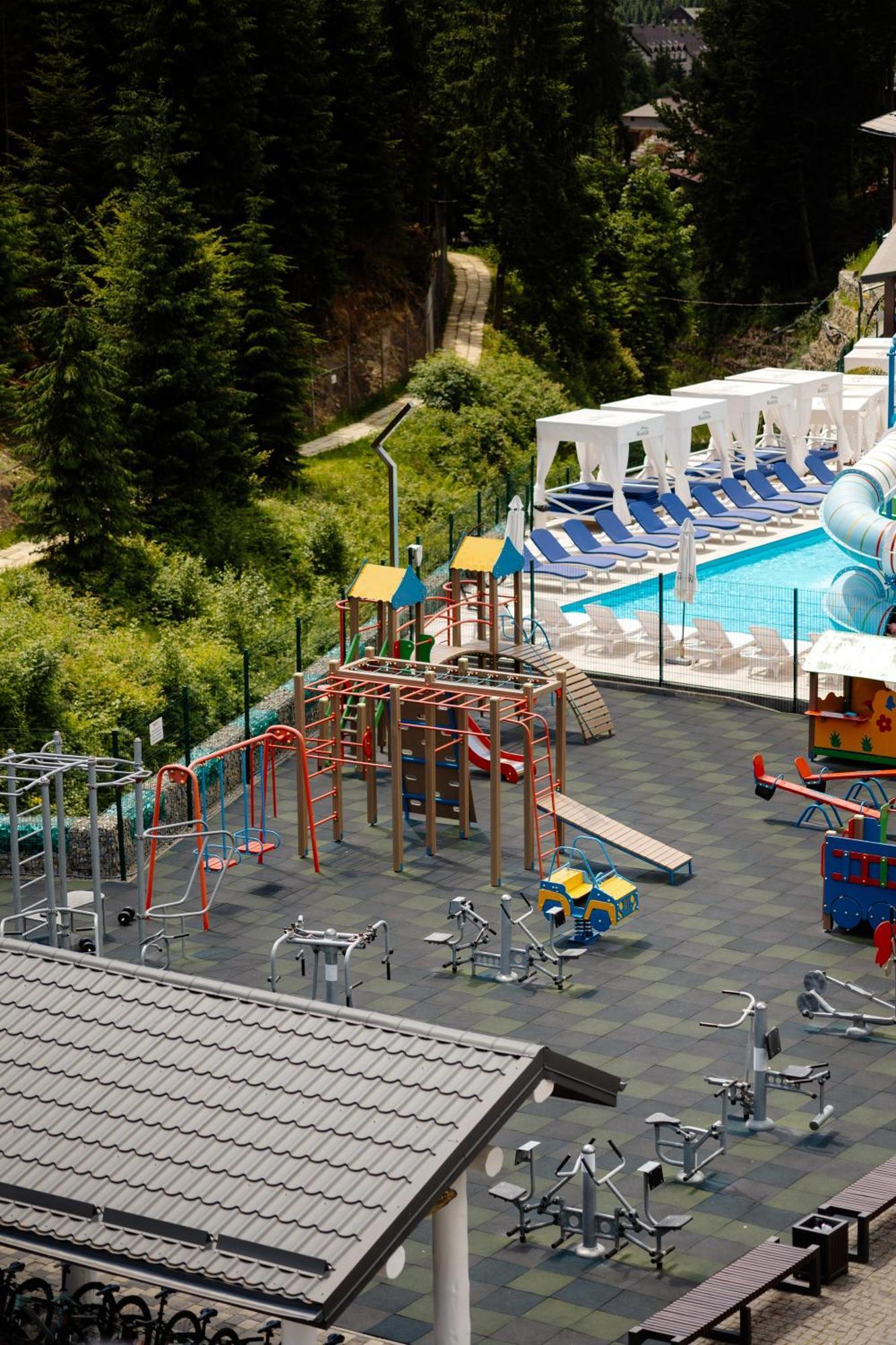 Westhills Cottage Town & Spa Bukovel Esterno foto