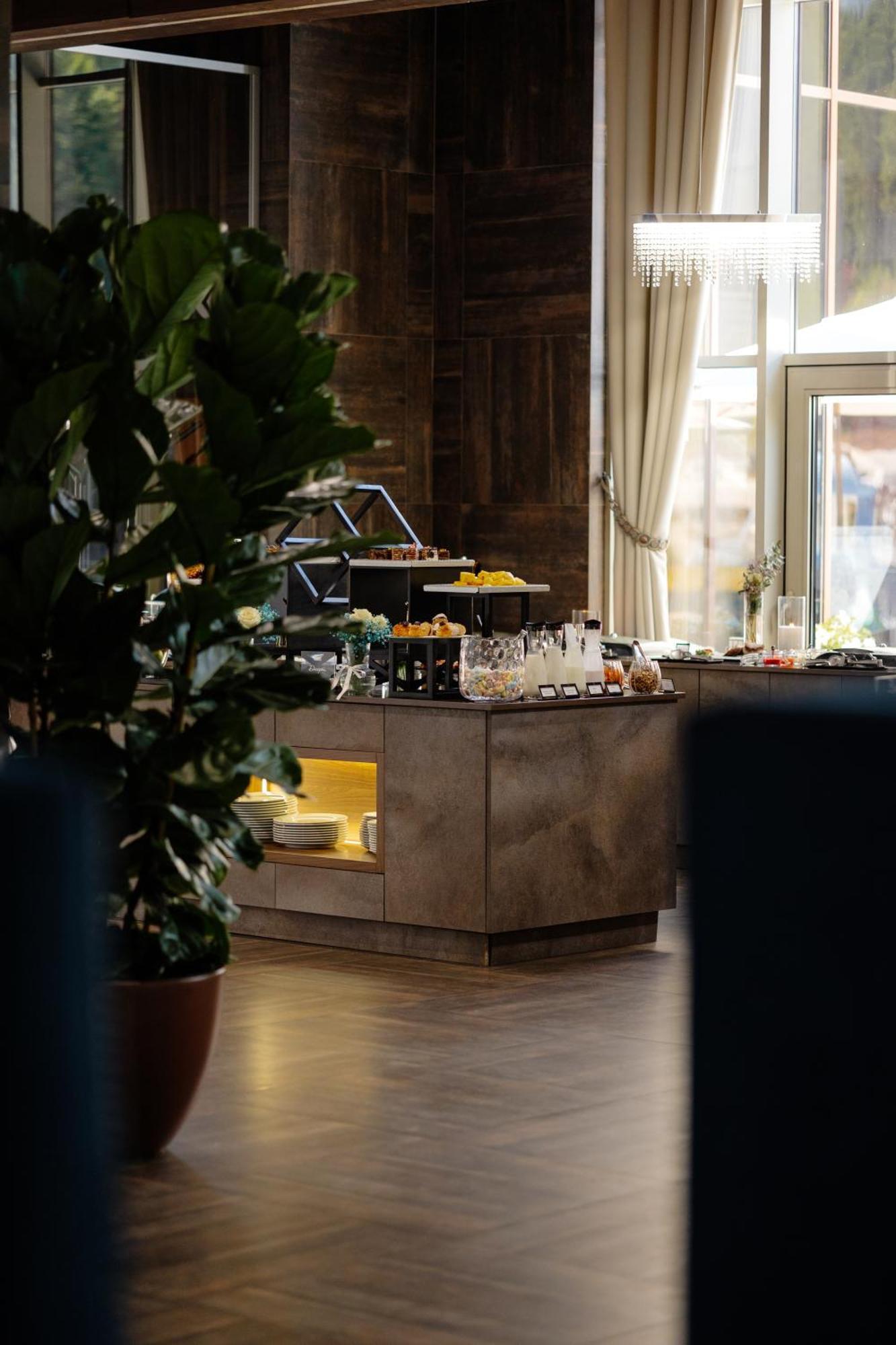 Westhills Cottage Town & Spa Bukovel Esterno foto