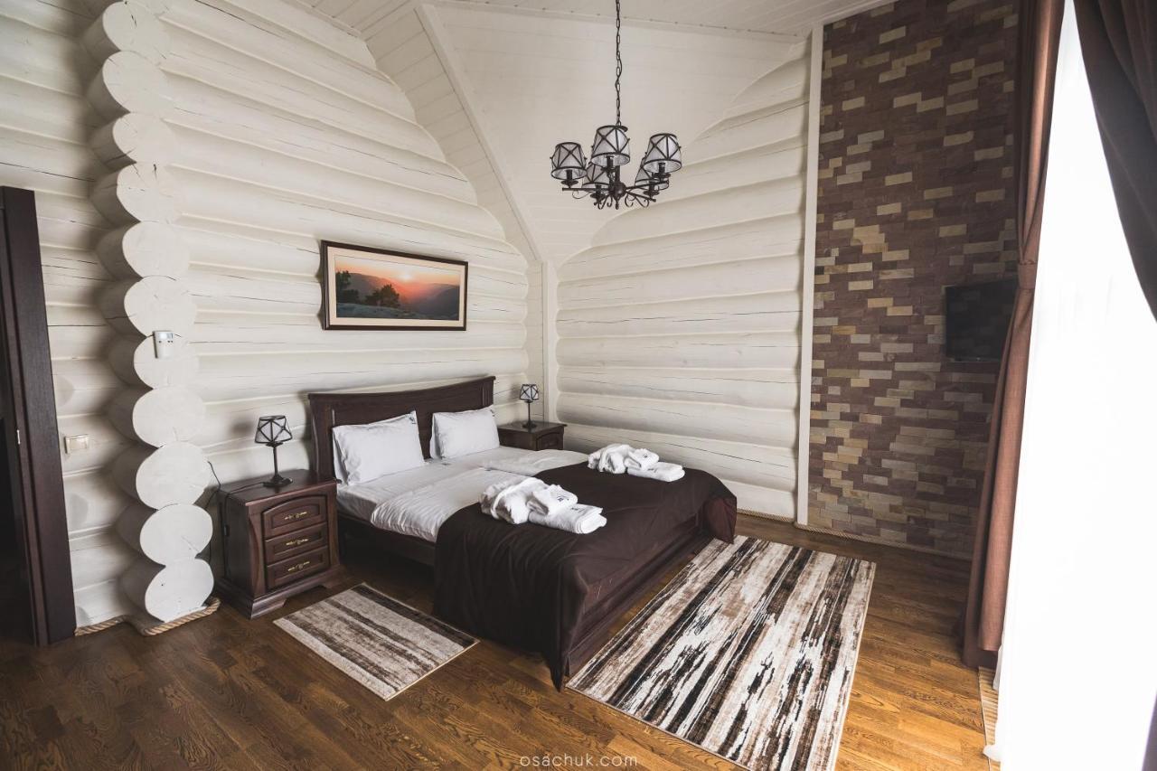 Westhills Cottage Town & Spa Bukovel Esterno foto