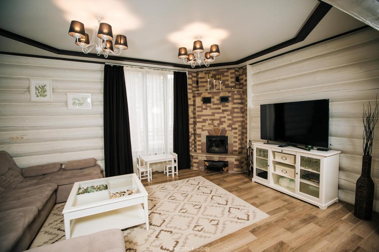 Westhills Cottage Town & Spa Bukovel Esterno foto