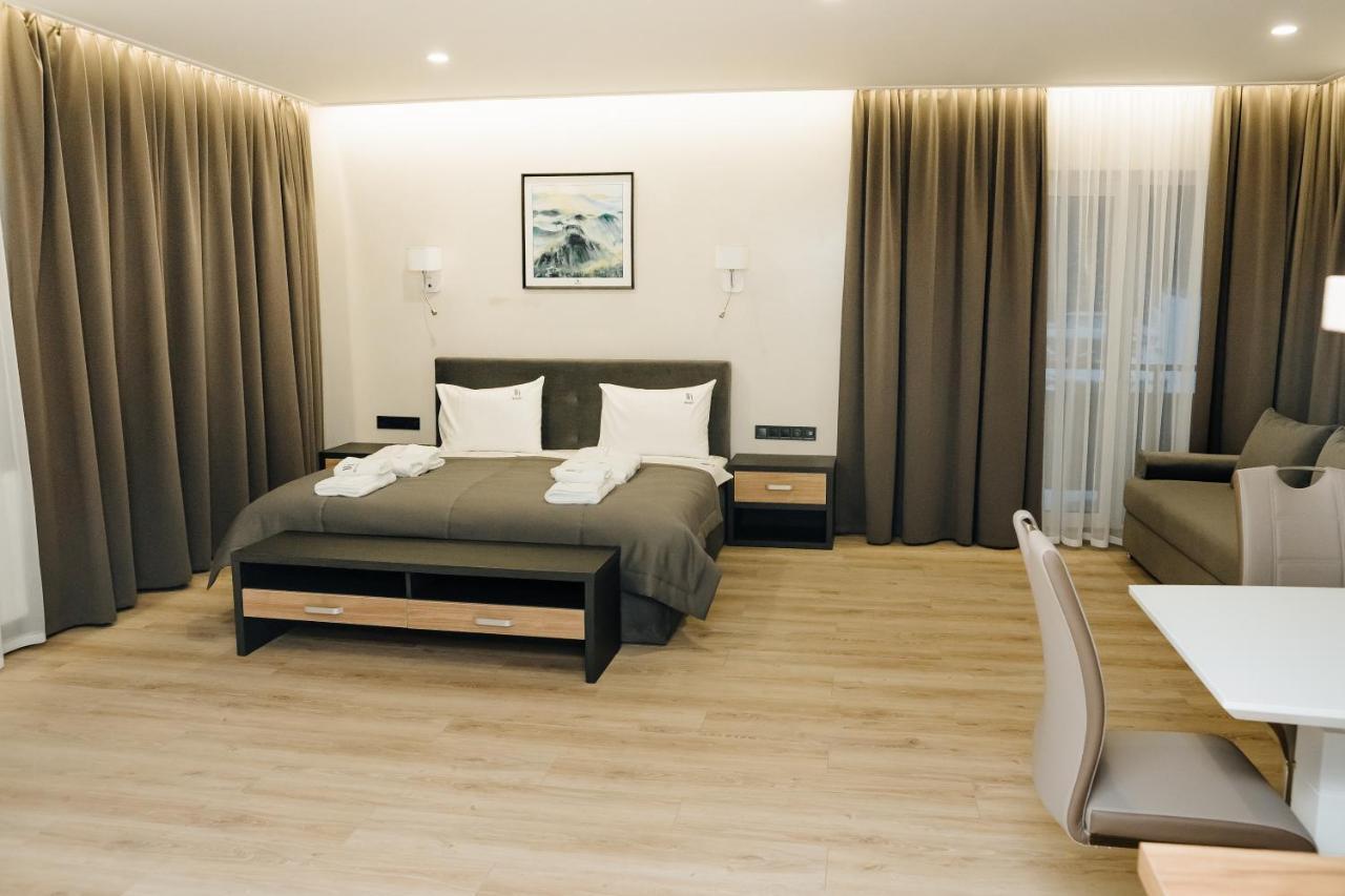 Westhills Cottage Town & Spa Bukovel Esterno foto