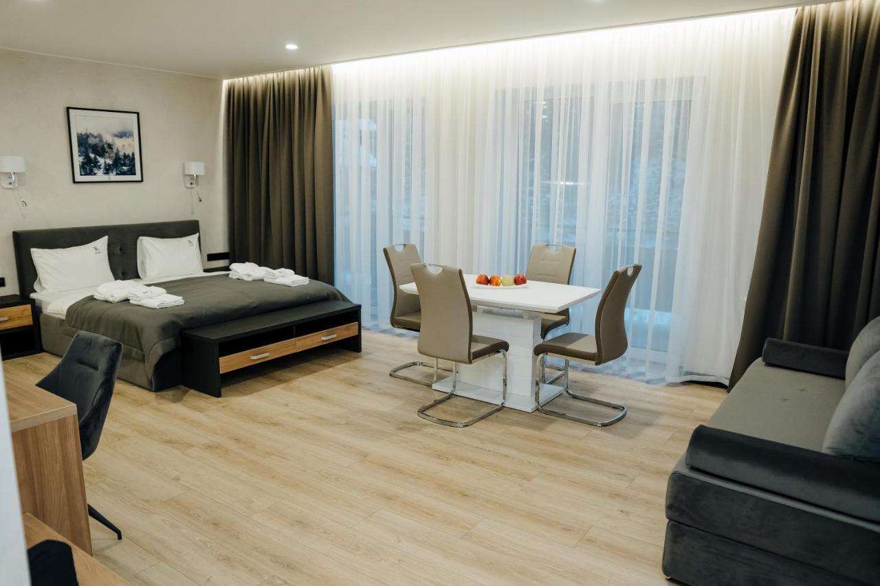 Westhills Cottage Town & Spa Bukovel Esterno foto